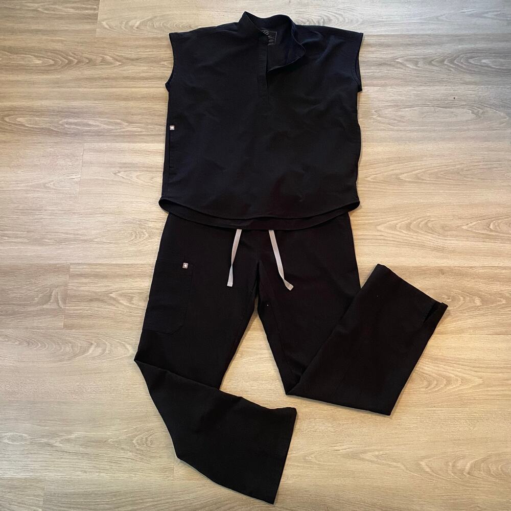 FIGS Black Rafaela Oversized Top Kade Straight Leg Pants Scrub Set Uniform S / M